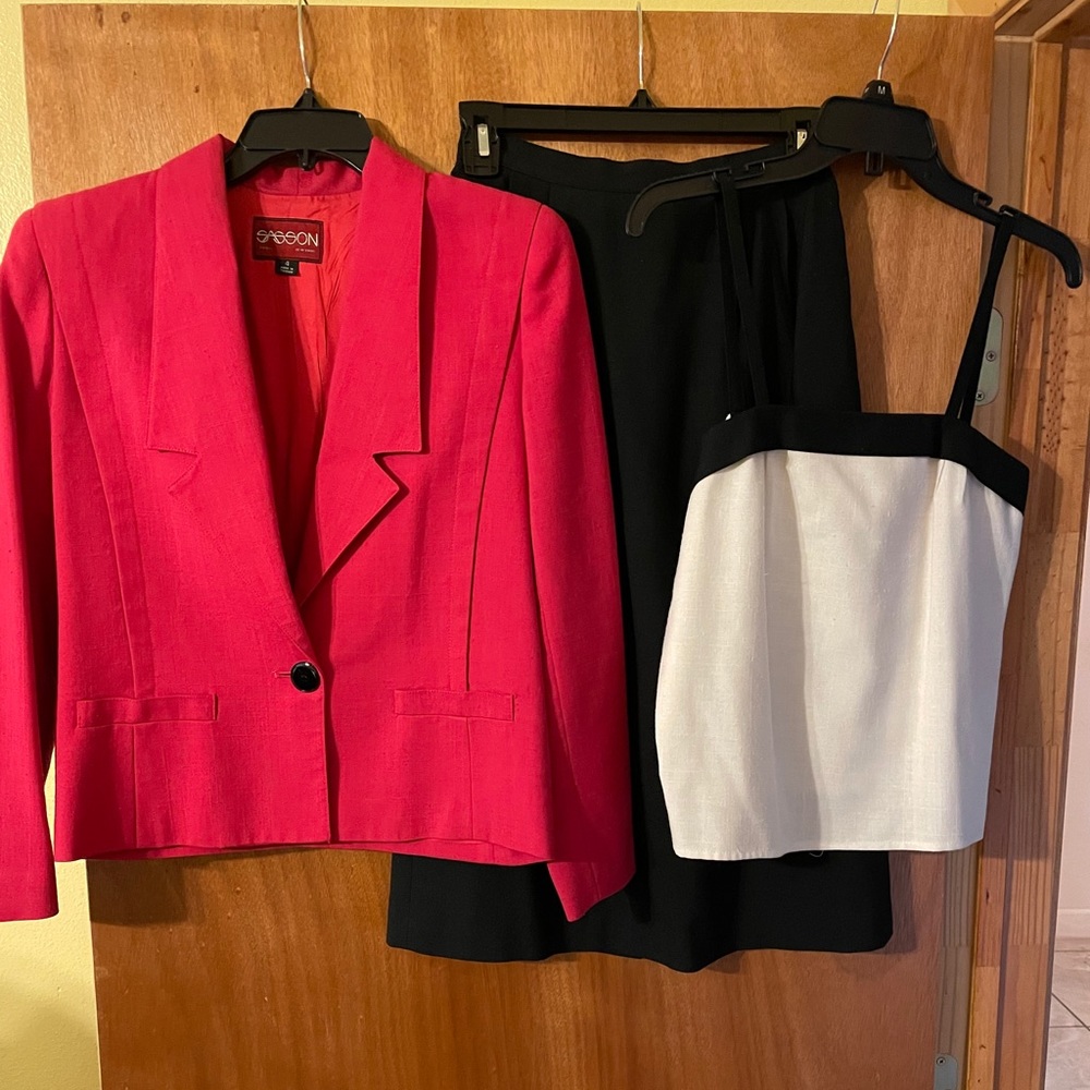 Sasson Beautiful vintage 80’s 3 piece pink, black and white women’s suit (mlb)